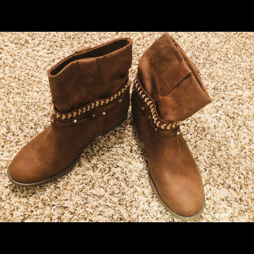 Never worn girls Justice Boots